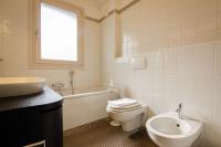 A bathroom at Rizzoli Terrace Apartment