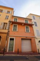 Budynek, w którym mieści się apartament