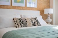 A bed or beds in a room at New & Beautiful Apt walk to the beach - RDR251