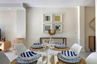 A seating area at New & Beautiful Apt walk to the beach - RDR251