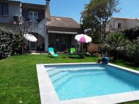 Basen w obiekcie jolie maison piscine privée lub w pobliżu