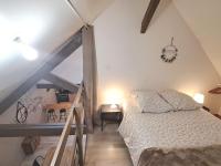 Posteľ alebo postele v izbe v ubytovaní Loft proche des plages et sites du débarquement