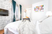 Televízia a/alebo spoločenská miestnosť v ubytovaní Rooms Eden Old Town