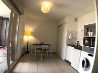Kuchnia lub aneks kuchenny w obiekcie La Robine - Studio 2 personnes avec parking