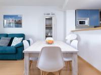 Kuchyň nebo kuchyňský kout v ubytování ROYAL MARINA II 421 - Apartamento muy agradable en Santa Margarita (Roses) con vistas preciosas al canal. - ES-228-107