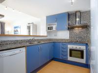 Kuchyň nebo kuchyňský kout v ubytování ROYAL MARINA II 421 - Apartamento muy agradable en Santa Margarita (Roses) con vistas preciosas al canal. - ES-228-107