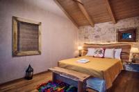 A bed or beds in a room at Wild Oak Estate - Stunning Views at a Dreamy Location, by ZanteWize