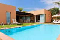 The swimming pool at or close to Par 4 Villa 7
