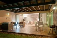 A seating area at Par 4 Villa 7