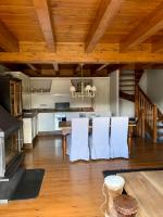 Kuchyňa alebo kuchynka v ubytovaní Casa en Estavar Residential con jardín y piscina