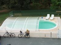Bazén v ubytovaní Logis de LANGE apt les Ecureuils alebo v jeho blízkosti