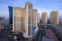 eine Luftansicht einer Stadt mit hohen Gebäuden in der Unterkunft Marriott&#39;s Grand Chateau in Las Vegas