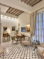 LES ANGES DELUXE AVIGNON - Luxury Home & Exclusive Private Toursにあるテレビまたはエンターテインメントセンター
