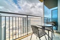 Balkón nebo terasa v ubytování Elegant 1BR at Harbour Views Tower 1 by Deluxe Holiday Homes