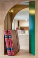 ホテルにある図書室