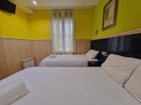 A bed or beds in a room at Pension Izar Bat Guesthouse