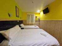 A bed or beds in a room at Pension Izar Bat Guesthouse