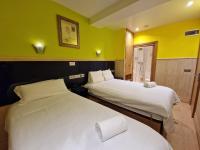 A bed or beds in a room at Pension Izar Bat Guesthouse