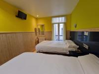 A bed or beds in a room at Pension Izar Bat Guesthouse