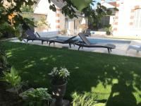 Bazén v ubytovaní maisonette cosy Blois alebo v jeho blízkosti