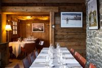 Restaurace v ubytování Hôtel Les Servages d'Armelle