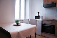 Kuchyňa alebo kuchynka v ubytovaní 2e étage appartement entier 3 pièces idéal 2 personnes, 2 chambres communiquantes en enfilade, WIFI, espace travail parking gratuit