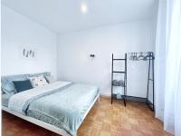 Posteľ alebo postele v izbe v ubytovaní 2e étage appartement entier 3 pièces idéal 2 personnes, 2 chambres communiquantes en enfilade, WIFI, espace travail parking gratuit