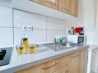 Kuchyňa alebo kuchynka v ubytovaní 2e étage appartement entier 3 pièces idéal 2 personnes, 2 chambres communiquantes en enfilade, WIFI, espace travail parking gratuit