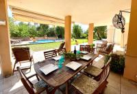 Basen w obiekcie Confortable Chalet con piscina lub w pobliżu