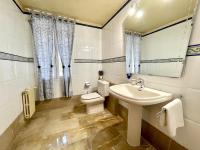 Łazienka w obiekcie Confortable Chalet con piscina