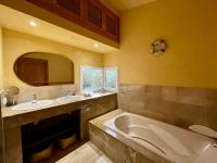 Łazienka w obiekcie Confortable Chalet con piscina