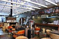 Lounge nebo bar v ubytování Thanda Tau