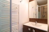 Łazienka w obiekcie L'Arvor - Appt piscine et sauna partagés