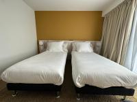 Posteľ alebo postele v izbe v ubytovaní Hôtel Akena Chauray-Niort