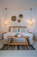 Postel nebo postele na pokoji v ubytování Thea Beachfront Suites in Lourdas beach
