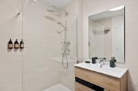 Koupelna v ubytování Wellingtonia Luxury Apartment Estepona