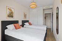 Postel nebo postele na pokoji v ubytování Wellingtonia Luxury Apartment Estepona