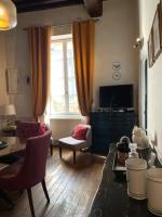 Posedenie v ubytovaní CHARMING FLAT IN HISTORICAL CENTRE