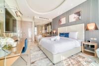 Postel nebo postele na pokoji v ubytování Polished 3BR at DAMAC Towers by Paramount A Business Bay by Deluxe Holiday Homes