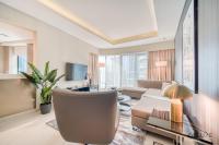 TV a/nebo společenská místnost v ubytování Polished 3BR at DAMAC Towers by Paramount A Business Bay by Deluxe Holiday Homes