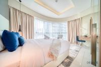 Postel nebo postele na pokoji v ubytování Polished 3BR at DAMAC Towers by Paramount A Business Bay by Deluxe Holiday Homes