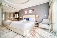 Postel nebo postele na pokoji v ubytování Polished 3BR at DAMAC Towers by Paramount A Business Bay by Deluxe Holiday Homes