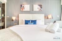 Postel nebo postele na pokoji v ubytování Polished 3BR at DAMAC Towers by Paramount A Business Bay by Deluxe Holiday Homes