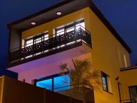 Balkon lub taras w obiekcie Grande Villa cosy avec piscine, sauna & jacuzzi