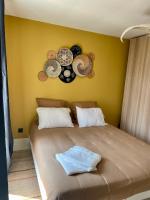 a bedroom with a bed with a yellow wall at Appartement duplex in Le Touquet-Paris-Plage