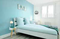 a blue bedroom with a bed and a window at Appartement Prestige - Amiens in Amiens