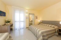 A bed or beds in a room at Hotel Gemma Del Mare