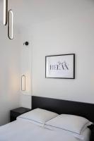Łóżko lub łóżka w pokoju w obiekcie MONACO SEA VIEW APARTMENTS