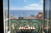 Balkon lub taras w obiekcie MONACO SEA VIEW APARTMENTS