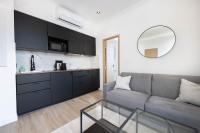 Kuchnia lub aneks kuchenny w obiekcie MONACO SEA VIEW APARTMENTS